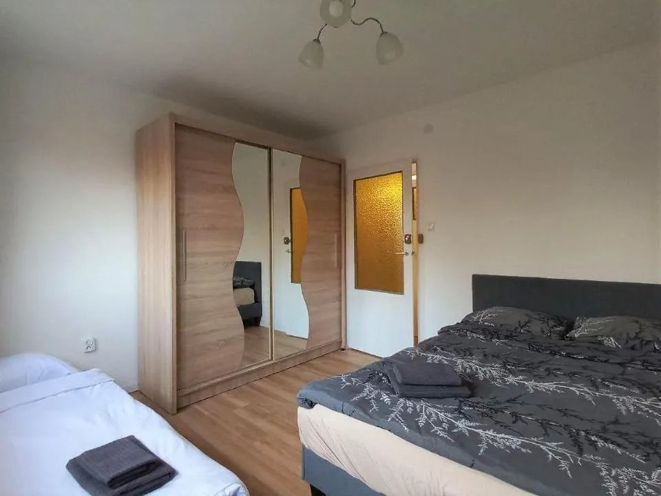 وارسو Wielunska Rooms بولندا